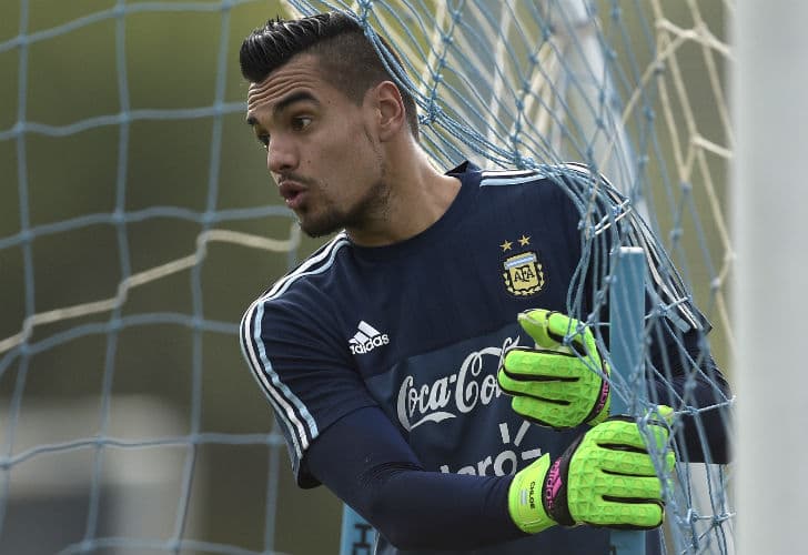 En Boca se ilusionan con convencer a Sergio Romero