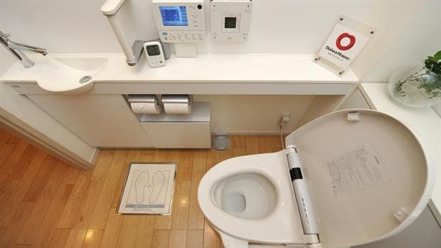 Japón simplifica los botones de sus inodoros para facilitar la tarea a los turistas