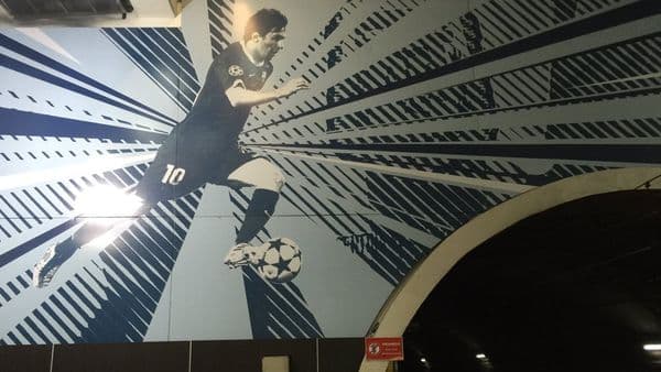 Un recorrido por la estación de Subte que le rinde homenaje a Lionel Messi