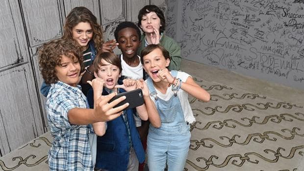 La divertida reacción de los niños de Stranger Things al ver el trailer de la segunda temporada