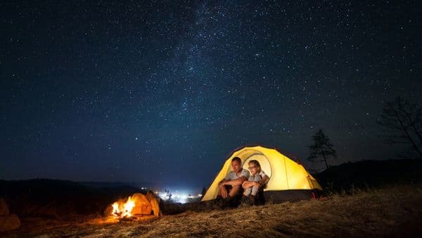 Por qué acampar en las vacaciones ayuda a descansar mejor