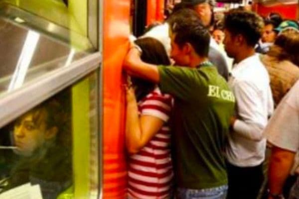 Polémica en México: convocan por Facebook a un «toqueteo consensuado» en el metro