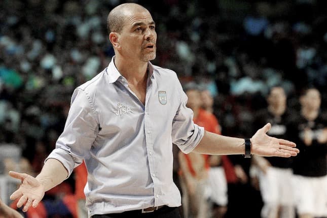 Sergio Hernández seguirá siendo DT de la Selección nacional de básquet