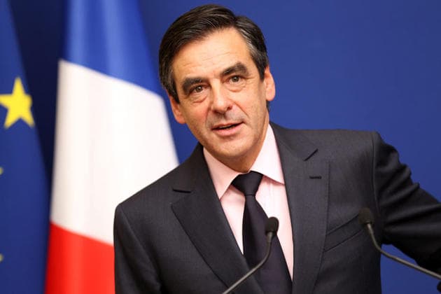 Fillon será candidato pese a ser citado por malversación