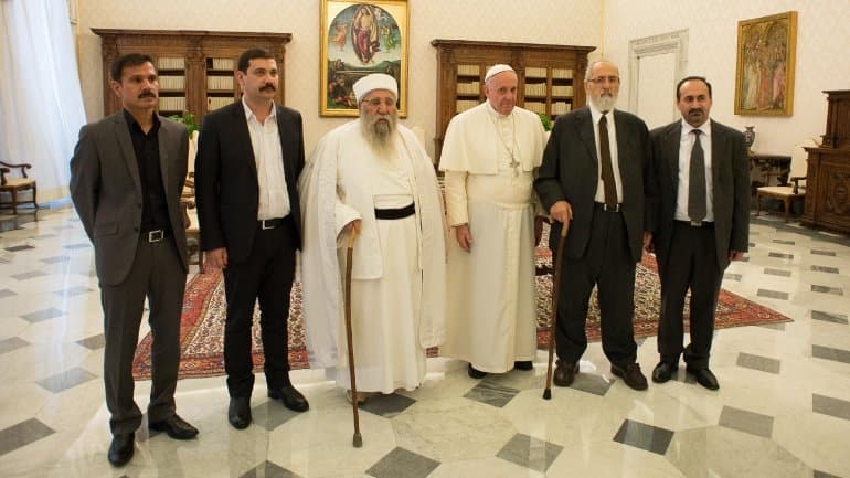 Tras el atentado en Francia, el Papa recibió a religiosos perseguidos por terroristas islámicos