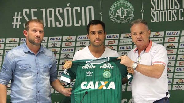 Chapecoense despidió al jugador argentino que se salvó de la tragedia