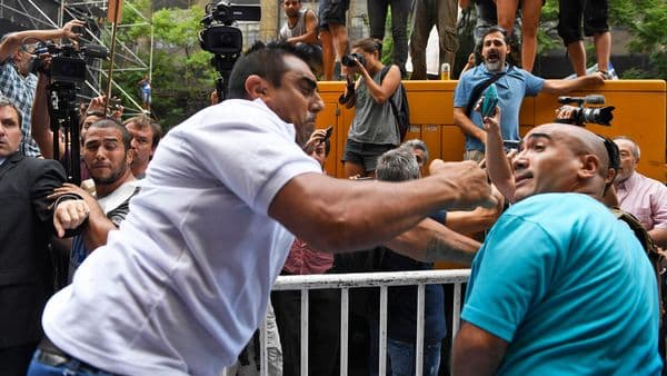 Corridas, incidentes e insultos después del acto de la CGT en el centro porteño