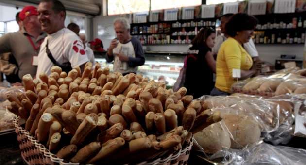 El gobierno venezolano amenazó con tomar panaderías para evitar la escasez