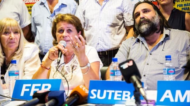 Los docentes bonaerenses preparan una marcha para el jueves y la paritaria pasó a cuarto intermedio