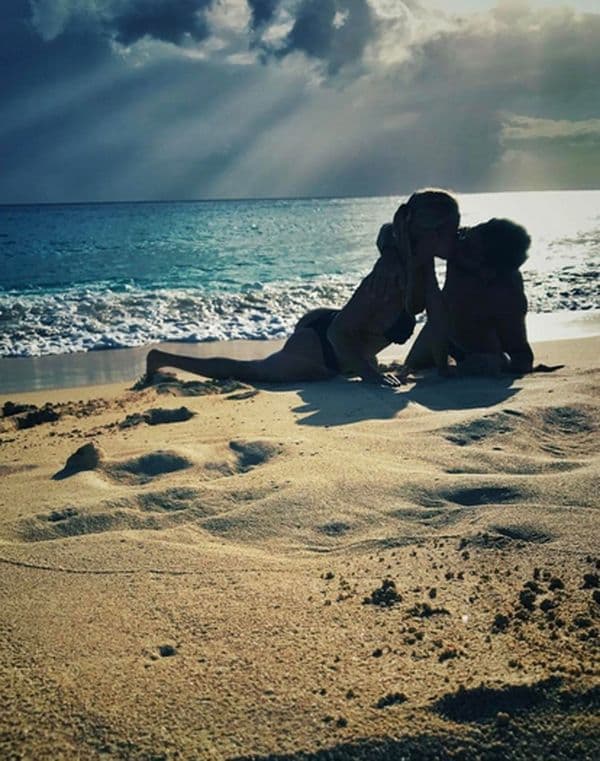 Las vacaciones de Ailén Bechara, fotos sensuales en la playa y mini luna de miel