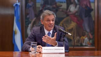 Bancos y comercios acordaron rebajar las comisiones de las tarjetas