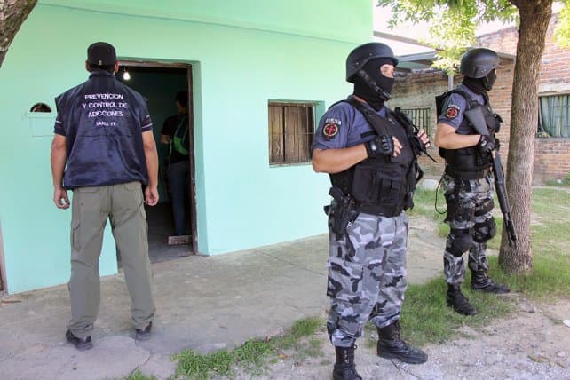 Un comisario y cuatro policías de San Juan, detenidos tras un allanamiento por drogas