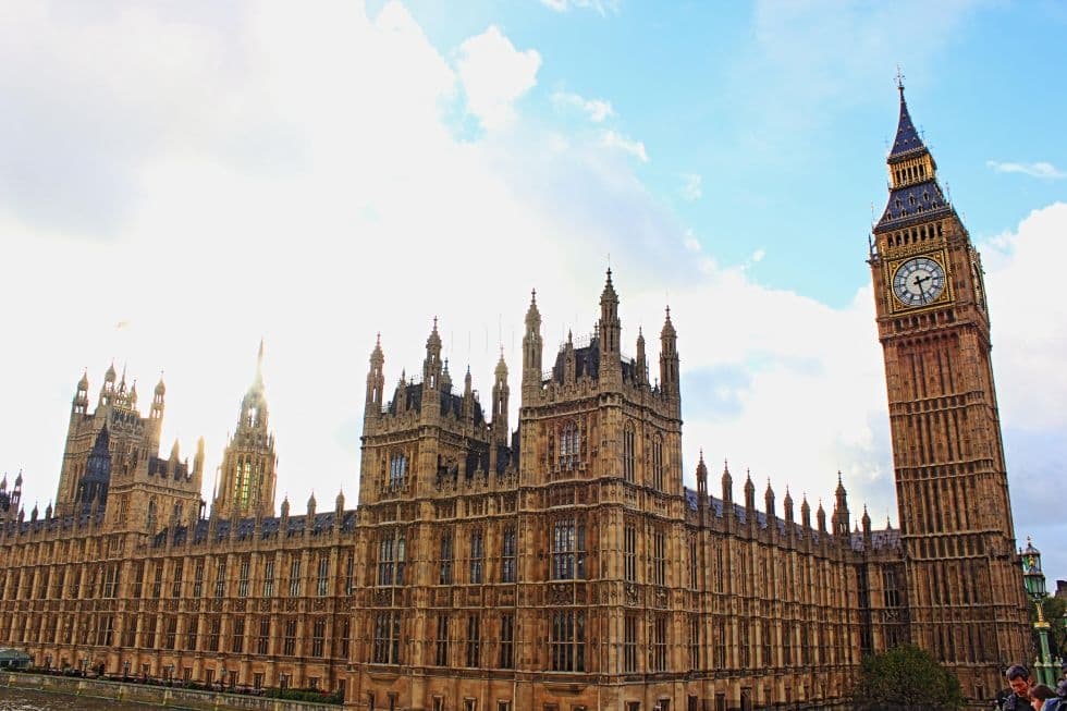 Alerta por un tiroteo en el exterior del Parlamento británico