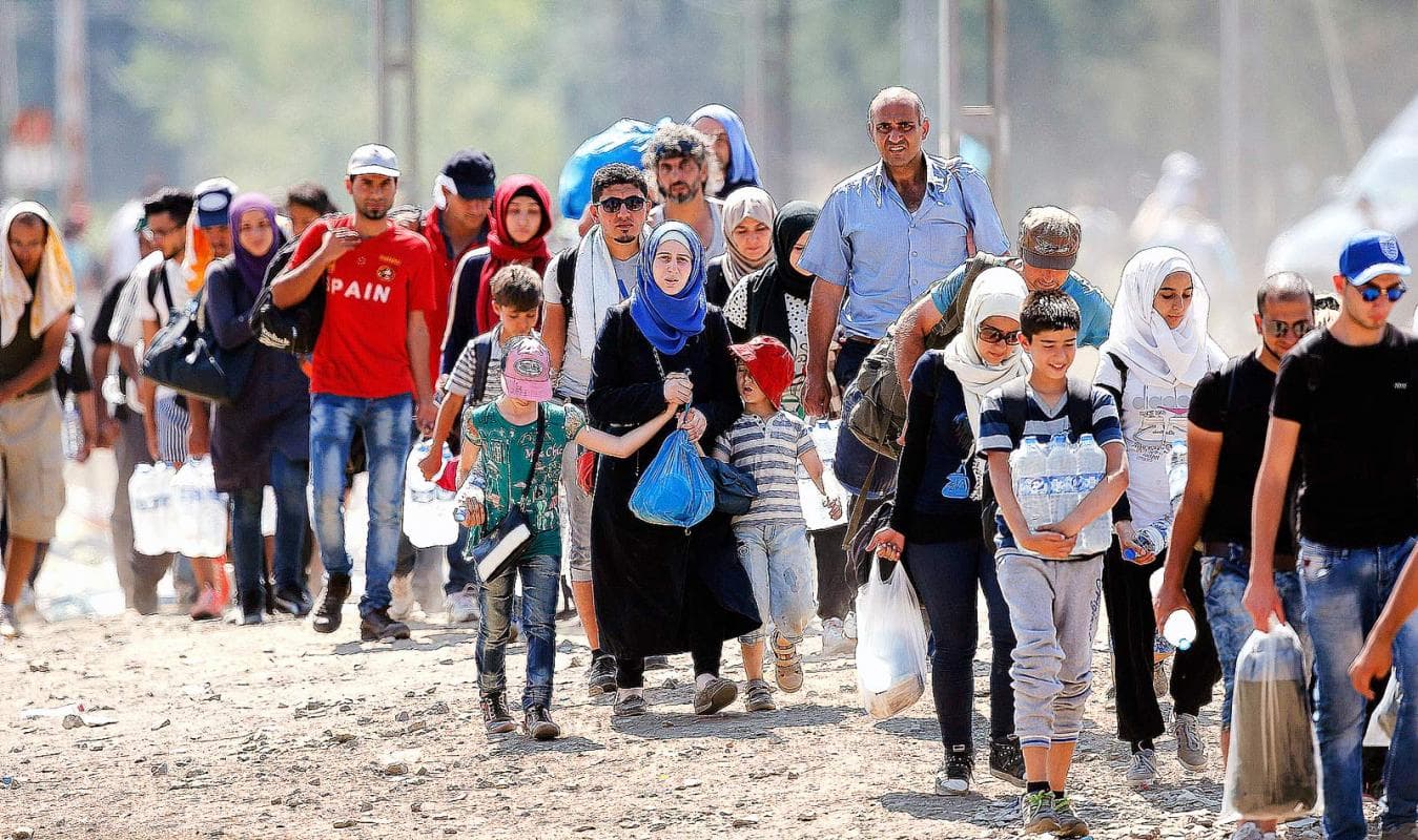 Hungría comenzará el martes a retener a los refugiados en centros cerrados