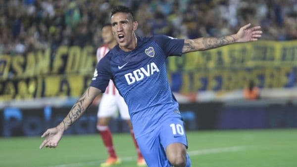 Boca compraría el pase de Ricardo Centurión
