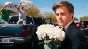 Recreó una escena de «La La Land» para invitar a Emma Stone a su baile de graduación