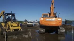 Cortan la ruta 188 para permitir el escurrimiento del agua que amenaza con inundar General Villegas