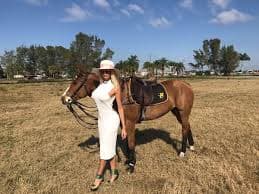 ¡Diosa todoterreno! Las fotos de las clases de polo de Vicky Xipolitakis
