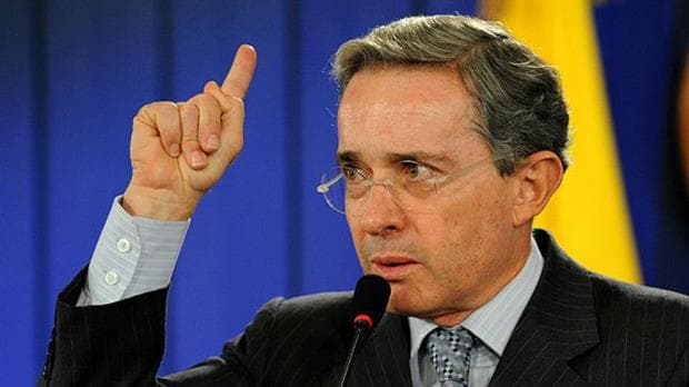 Uribe le envió una carta al Congreso de EE.UU para renovar sus críticas al presidente de Colombia