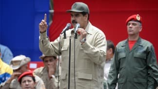 La oposición y la ONU rechazan el anuncio de Maduro de entregar fusiles a milicianos