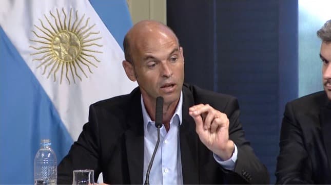 Dietrich anticipó que a fines de mayo será la audiencia para nuevas rutas aéreas