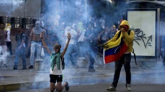 Gases lacrimógenos en la marcha opositora