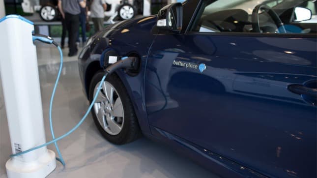 Grupos petroleros se asocian para la instalación de 200 puestos de recarga rápida de autos eléctricos
