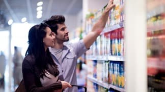 El índice de confianza del consumidor subió 7% interanual en lo que va de abril
