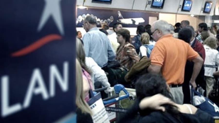 Demoras de la empresa LAN en Aeroparque por conflicto gremial