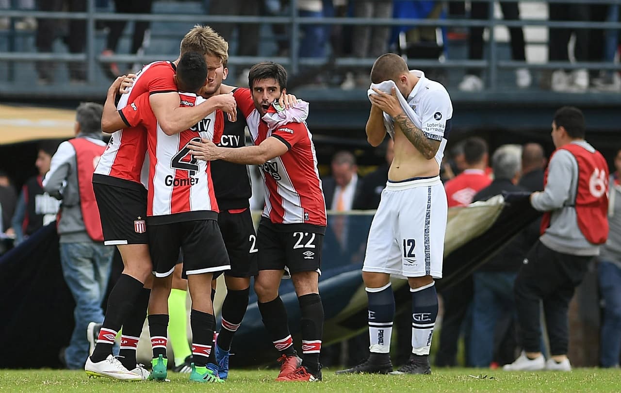 Estudiantes supo aguantar la diferencia y se llevó el clásico