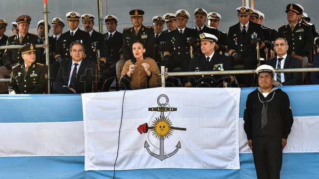 Michetti encabezó el acto en celebración del 203° aniversario del Día de la Armada