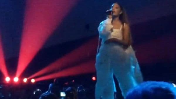 Pánico en un concierto de Ariana Grande en Manchester por dos explosiones