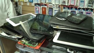 Un fiscal intenta devolver a sus dueños 2.500 celulares robados