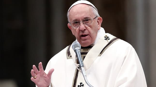 En su primer mensaje del año, el papa Francisco pidió tolerancia a los inmigrantes y cargó contra el consumismo