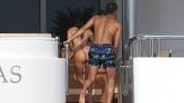Kourtney Kardashian y el ex boxeador Younes Bendjima viven su ardiente romance en las playas de Cannes