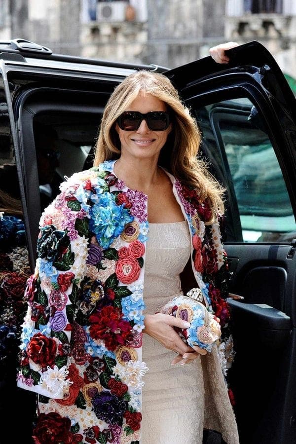 Polémica por el costoso abrigo de Melania Trump
