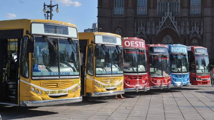 El Gobierno aumentará los subsidios al transporte para no subir el boleto de colectivo y de tren