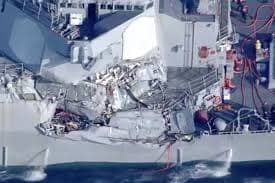 Un destructor de EEUU chocó con un buque mercante filipino frente a la costa sur de Japón