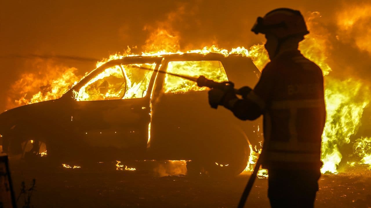 Dos mil bomberos combaten el incendio en Portugal