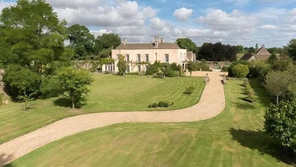 La lujosa mansión de Orgullo y Prejuicio se vende por 9,5 millones de euros
