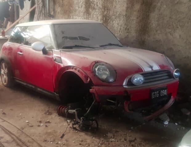 Cayó una banda que robaba autos de alta gama