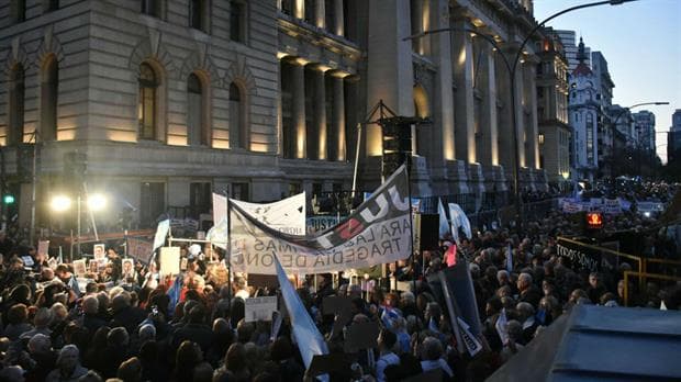 Manifestantes reclaman en Tribunales que avancen las causas por corrupción