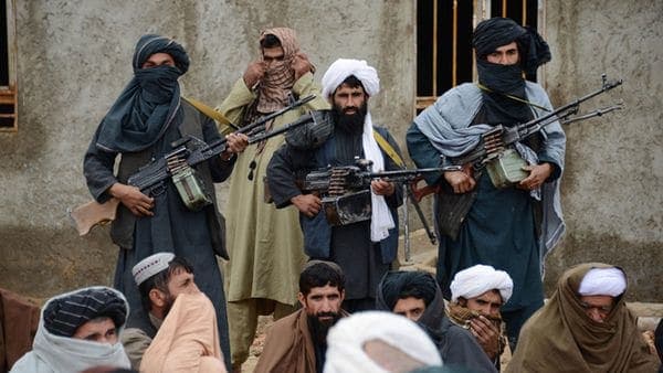 Los talibanes y el Estado Islámico unieron fuerzas en Afganistán para masacrar a 50 civiles chiitas