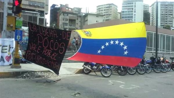 Manifestantes opositores realizan un Trancazo en Caracas contra la Constituyente de Maduro