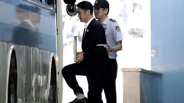 Condenaron a cinco años de cárcel por corrupción al heredero de Samsung