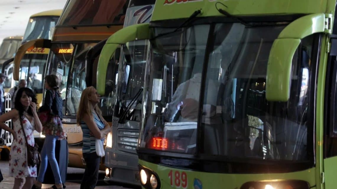 Las empresas de micros advierten por posibles despidos antes de fin de año