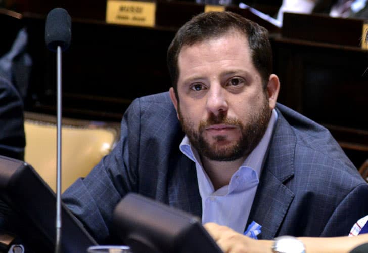 Procesan y embargan a José Ottavis por el vínculo entre su ex y el hijo de ambos