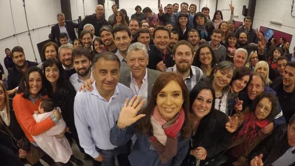 Cristina Kirchner encabezó un acto en Lanús y pidió el voto para que Jorge Taiana entre al Senado