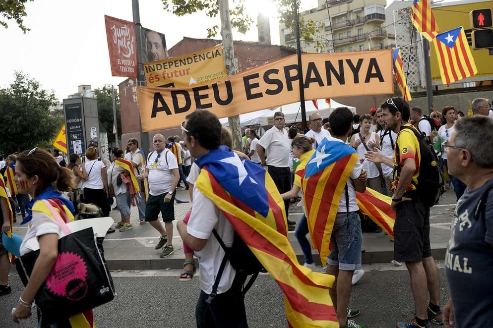 En medio de gran tensión, Cataluña aprueba la ley del referéndum de secesión