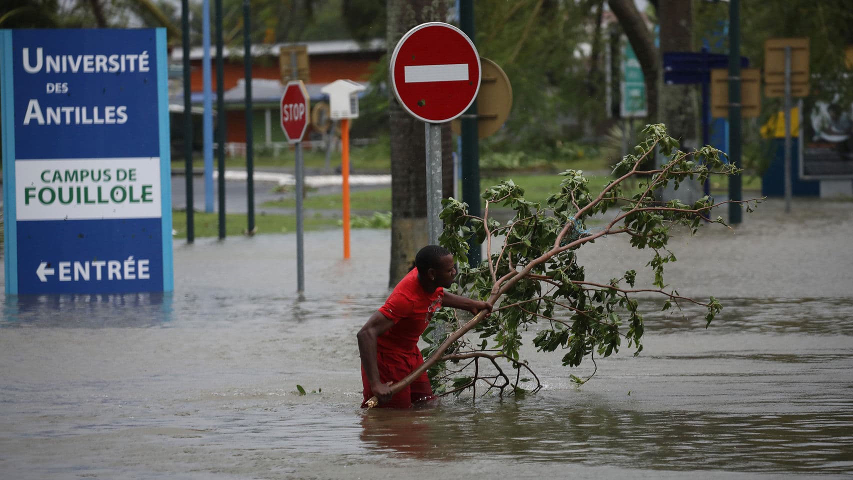 El huracán María tocó tierra en Puerto Rico